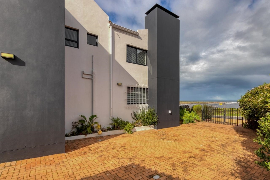 5 Bedroom Property for Sale in Sandbaai Western Cape